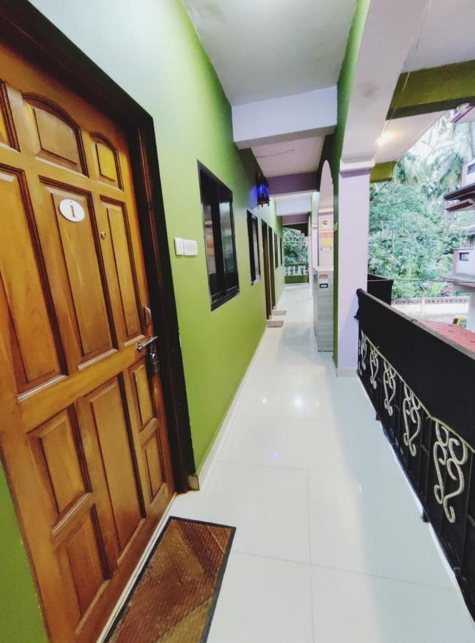 Tiger Eye Guest House 칼랑굿 외부 사진